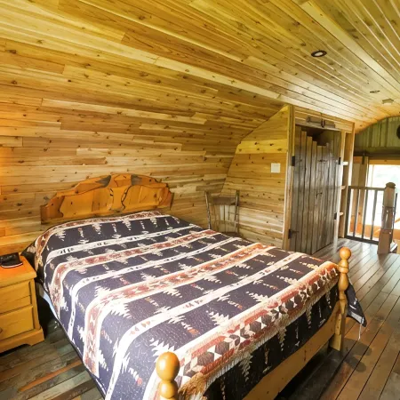 Stay in the Barn! Bedroom in the Hayloft! Hotels in Chilliwack