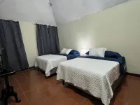 Serene 4-bedroom house with WiFi in Quetzaltenango - Homestays