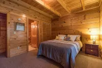 Washer Dryer Arcade Game Hot Tub Waterview 3 Bedroom 4 Bed Awesome Cabin. - Hytter