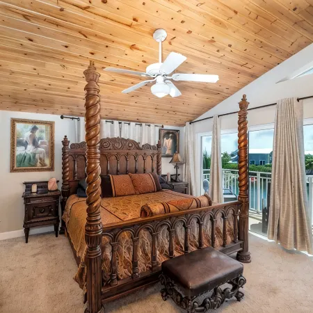 Sleeps 10 - Private house with 110’ of Deep Water Dockage, Pool, Hot Tub & more!