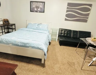 Main Central Avenue Basement Studio Hotels in 