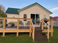 1000 Islands Waterfront Cottage - 鄉村度假屋