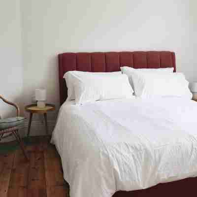 Carnmarth - central but quiet newly modernised 3 bed - stylish, light and fresh. Rooms
