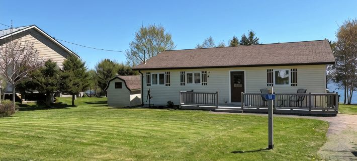 Riverside Landing Cottage Hotels in Prince County