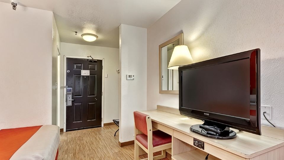 Motel 6 Glenview, IL - Chicago North