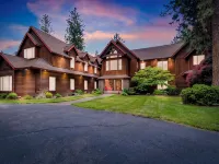 Cdas Finest Secluded Waterfront Estate 7000 Sq ft 5 Forested Acres-Close to Town Hotels in Post Falls