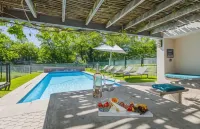 Ladybird Boutique Hotel at Kanonkop - Pools