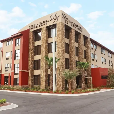 Marble Waters Hotel & Suites, Trademark by Wyndham Hotels near Alhambra Theatre