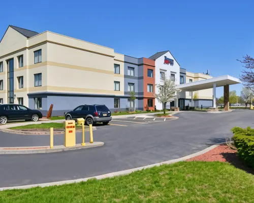 Fairfield Inn Rochester Airport Các khách sạn gần Đường mòn Genesee Riverway
