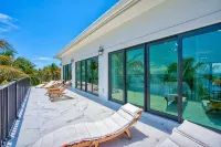 Wide Horizon oceanfront.  4 bedroom, 4 ½ bath,  kayaks, pool + observation deck. - Gym