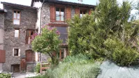 Authentic home, combining the warmth of wood and mountain stone. - Chalets