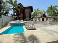 Villa frente a Alta Vista Restaurante - Vila