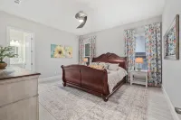 Gorgeous Waterfront w/ Golf Cart! 4 bds, 3.5 ba! Sleeps 12 - Wi-Fi