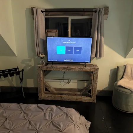 Cozy Cabin Retreat in Spirit Lake- Your Getaway to Adventure!