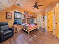 New Cabin! Elk Watching in Maggie Valley, Easy Access. 10Min to Blueridge Pkwy. - شاليه