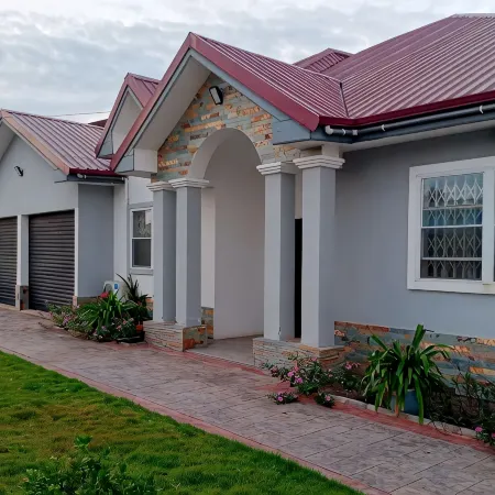 4 Bedrooms Family House Sakumono
