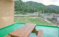 Inje Garisan Pilye Pension - parking