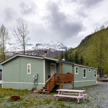 Klondike Cottage || 3 bed 2 bath
