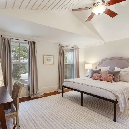 Elegant Mid-city gem near City Park & Streetcar. Walk to Voodoo & Jazz Fest
