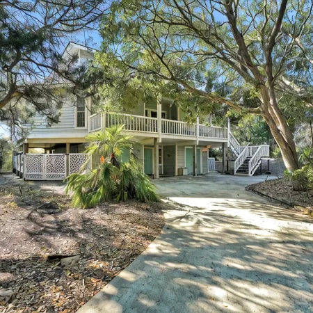 Resting Beach Face! 5BR estate on Golf Course w/3Decks, 2Fireplaces & Sundeck