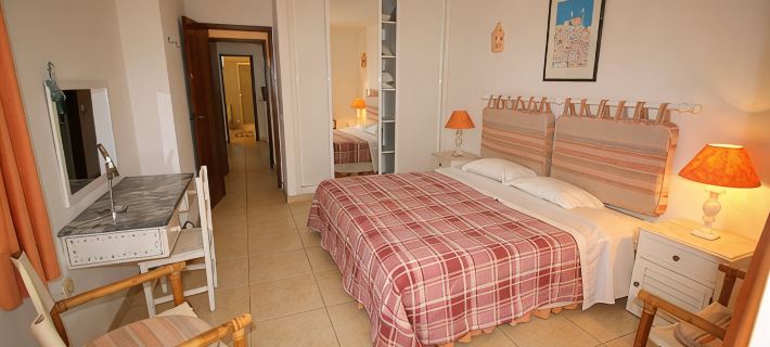Super family villa has Wi Fi, private pool, walk to village & beach! 盧斯住宿飯店