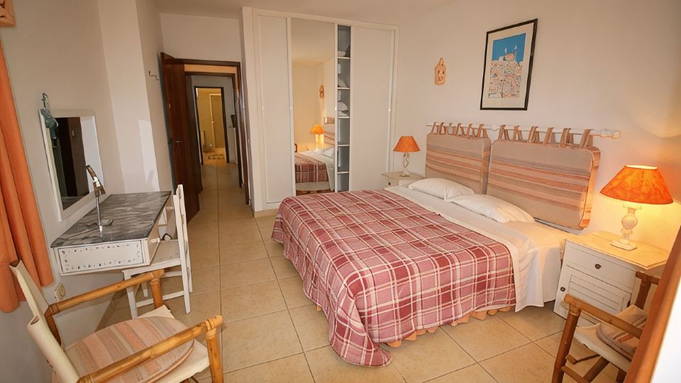 Super family villa has Wi Fi, private pool, walk to village & beach!