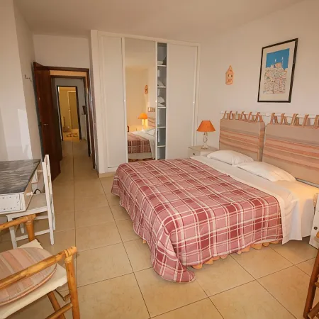 Super family villa has Wi Fi, private pool, walk to village & beach!