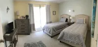 Beachy Blue,2 Htd Pools, Steps to Beach, WiFi, Gym, Piers, Park,Johns Pass Shops - 2-Star