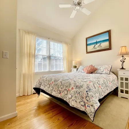 Newly updated cozy condo, conveniently located near stunning beaches