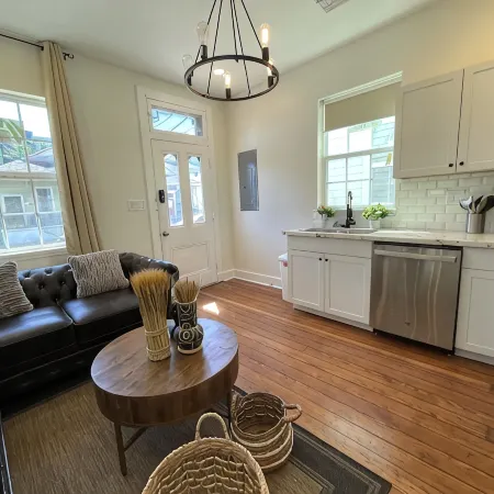 Lovely 3 Bedroom Shotgun Home - 15 Minutes to French Quarter Отели рядом с достопримечательностью «Зоопарк «Одюбон»»