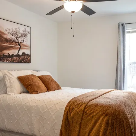 Townhouse mins to UofL & Churchill Downs/hot tub