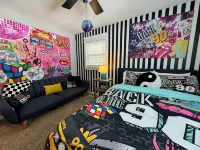 Time Traveler - Hot Tub, firepit, grill, games, and fun!