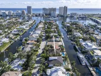 Villa Tropical,  Waterfront location off Las Olas in Seven Isles - 5-Star