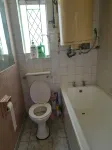 5 Minutes into the City. Family Sized Unit with Newly Fitted Kitchen. No Wifi - Apartments