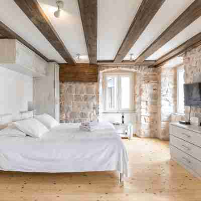 4 stars Stone Walls' - Sunny, cozy Studio right in the centre of Split Rooms