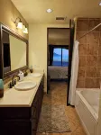 Luxury One Bedroom Condo Steps away from the sea of Cortez.Private and Secure. - واي فاي