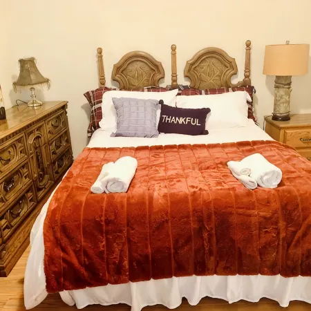 3 Bedrooms 5 Bed’s Upper Unit of Duplex Home