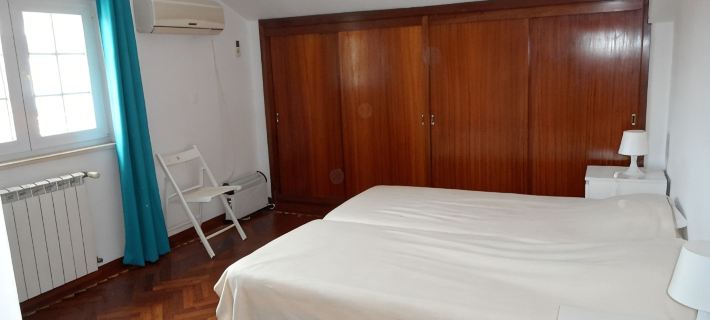 Peaceful villa with private pool and central heating Hotéis em Sesimbra
