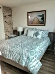 The Overlook at Lake Hamilton - Contemporary Design, Private Deck & Boat Slip!