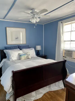 STAY IN THE HEART OF NEWPORT! - Bungalows
