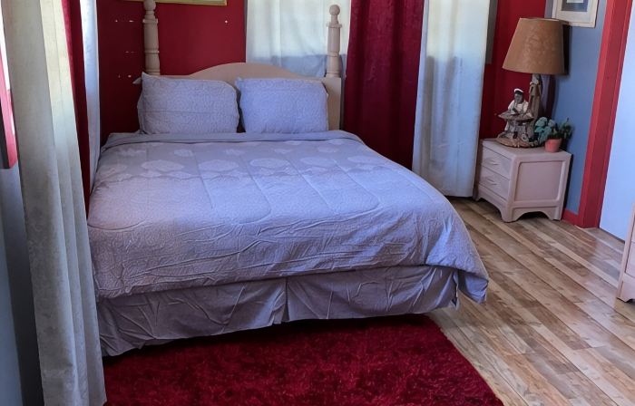 Cozy  apartment with beach 7 mins drive away. CAR RENTAL , A.C , CABLE,WIFI,