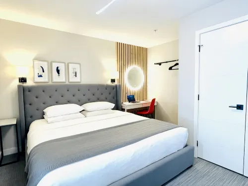 Joe’s Brand New 2 King Bedrooms Townhome in Canmore (License: Res-10681) - บังกะโล