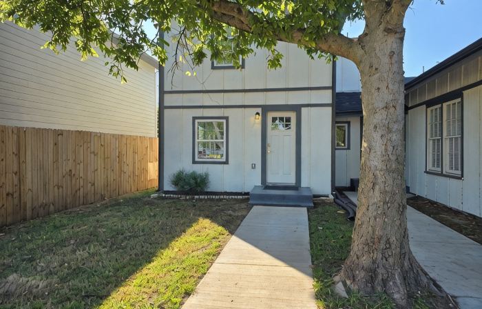 Bluebonnet Cottage Duplex in Downtown Denison--Perfect Blend of Charm & Comfort