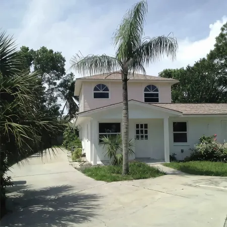 Private Suite near the Beach