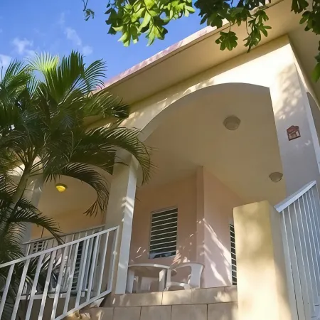Hidden Gem in Esperanza--Easy Walk to Waterfront, Restaurants, Shops & Beach