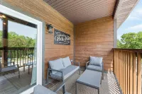 BRAND NEW: 3 Bed / 2 Bath Branson, Sleeps 8 + 2 Min to SDC - 4-Star