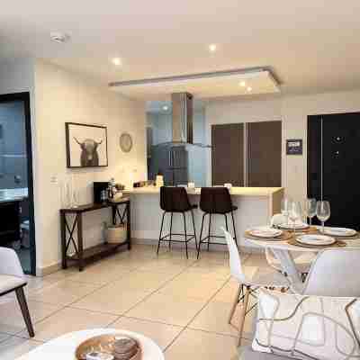 Prime Location 2 BDR Apt, Pool, GYM, ground floor, Walkable to Everything Others