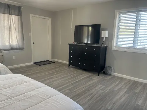 Point Pleasant Inn - Motels