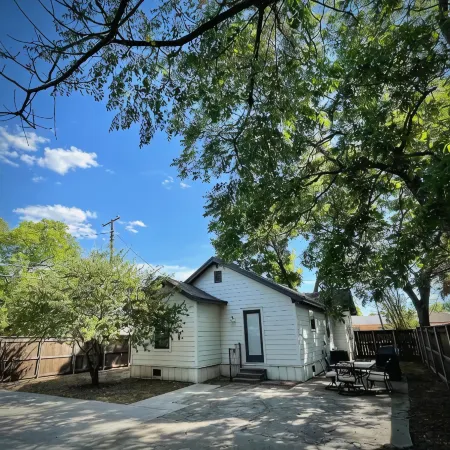 LadyFace Cottage: close to Magnolia & Baylor!
