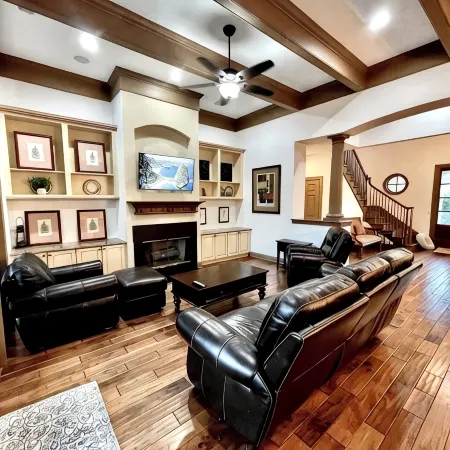 Beautiful 4BR/4BA.Close to HHI/SAV/BEU, 5 minutes to Palmetto Bluff's entrance